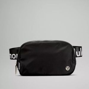 NWT Everywhere belt bag Wordmark!